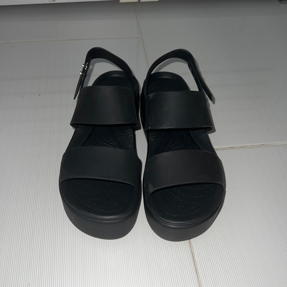 WOMEN’S CROCS BROOKLYN LOW WEDGE